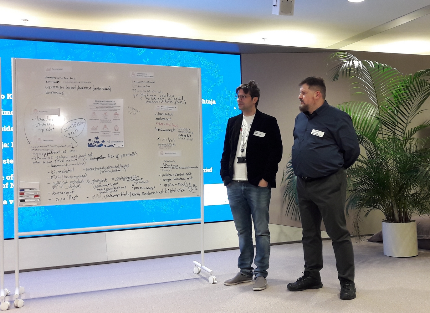 Avoindata.fi's service owner Mika Honkanen and product owner Anssi Ahlberg presented the dataset ideas to the crowd. 